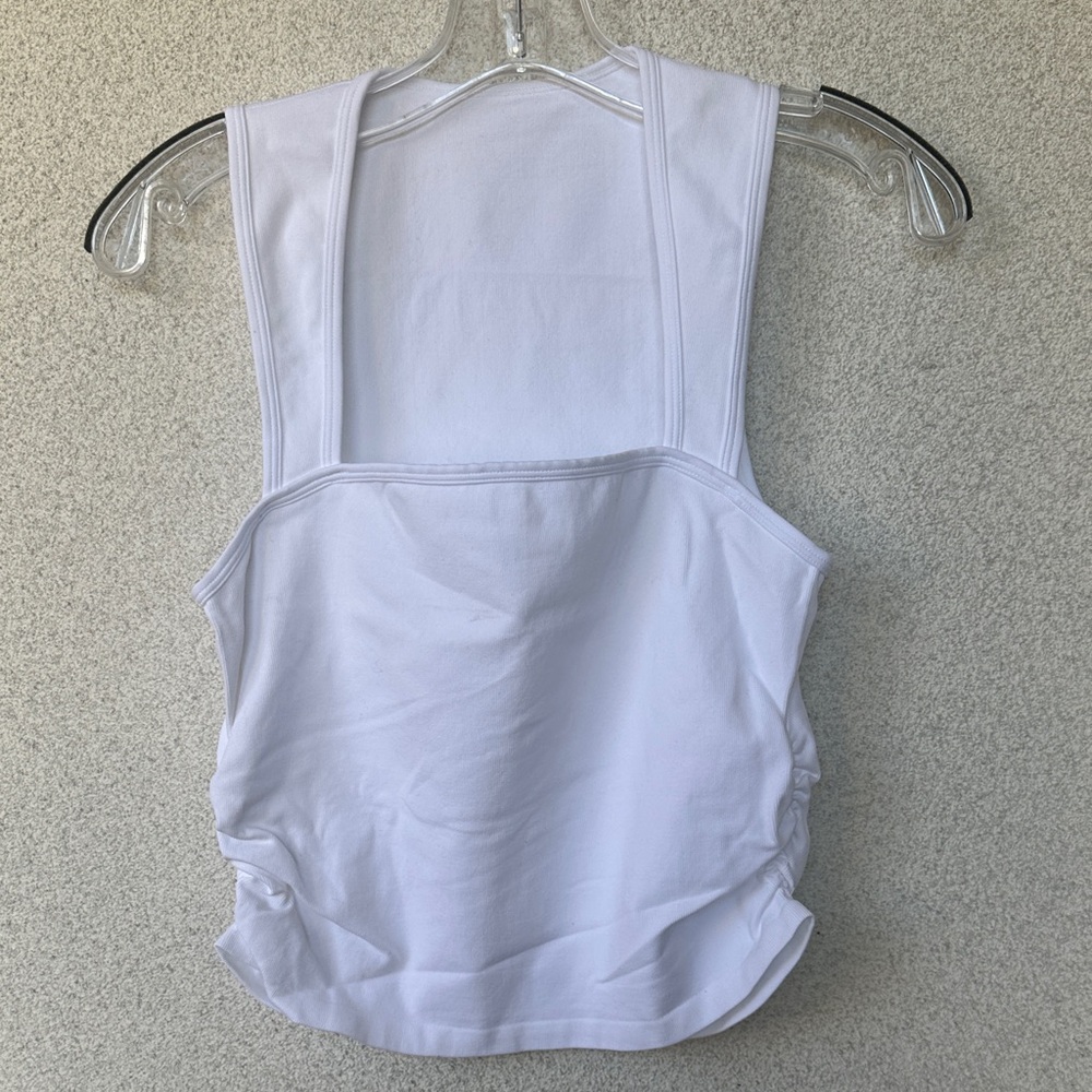 OQQ White Ribbed Sleeveless Tank Built-In Bra Ruched Sides Size L NWT